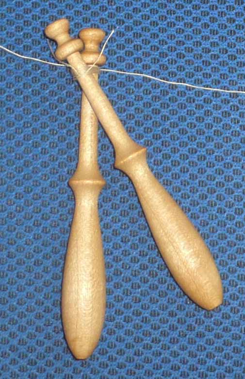 Pair of bobbins "Le Puy" 9,7 cm